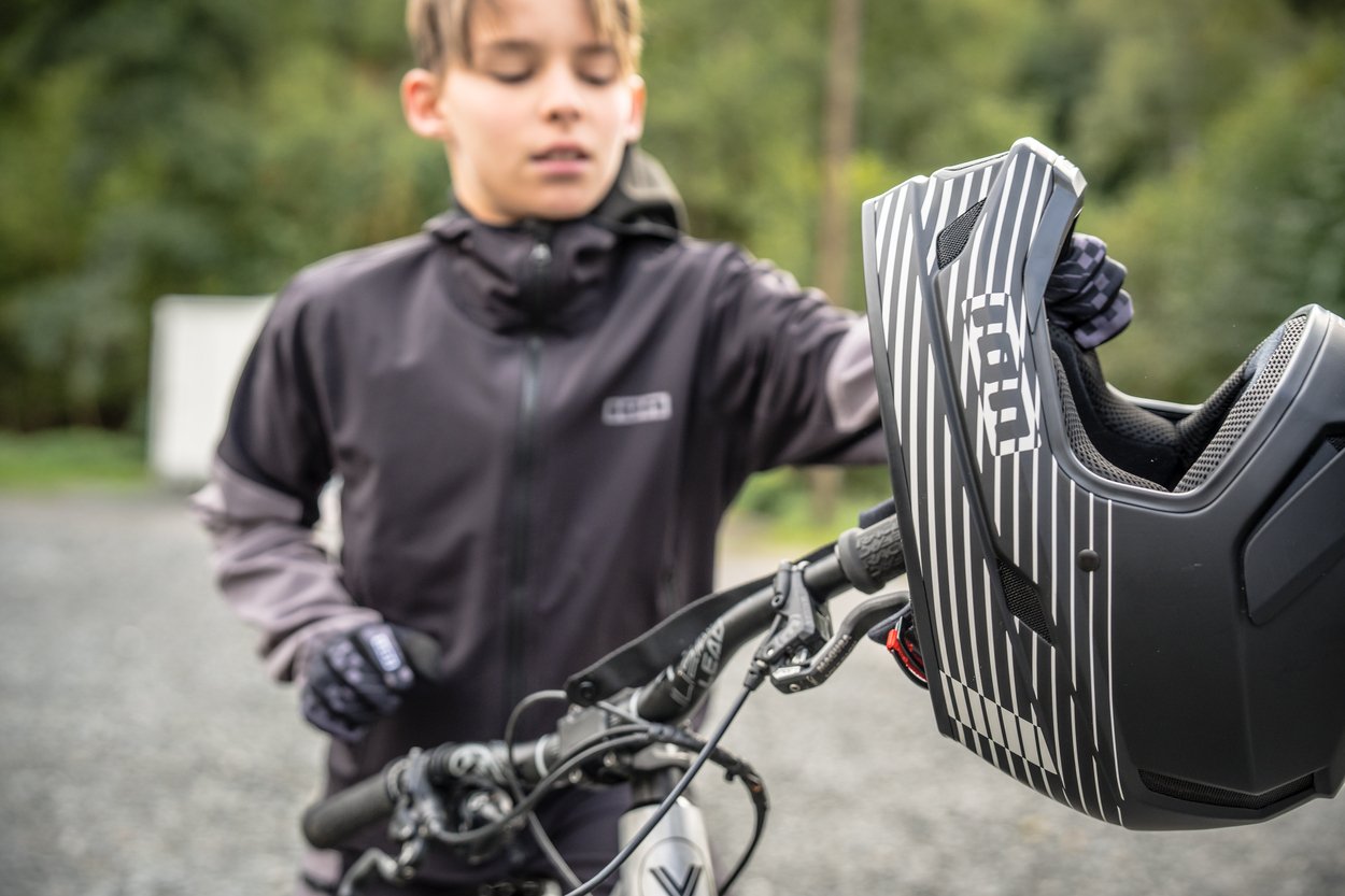 MTB Helmet Fullface Scrub Amp